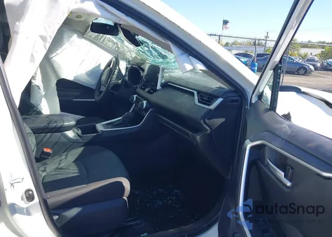 2023 Toyota Rav4 Xle z USA, uszkodzony, nr VIN 2T3P1RFV4PC358695